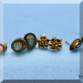 J19. Gold earrings. 